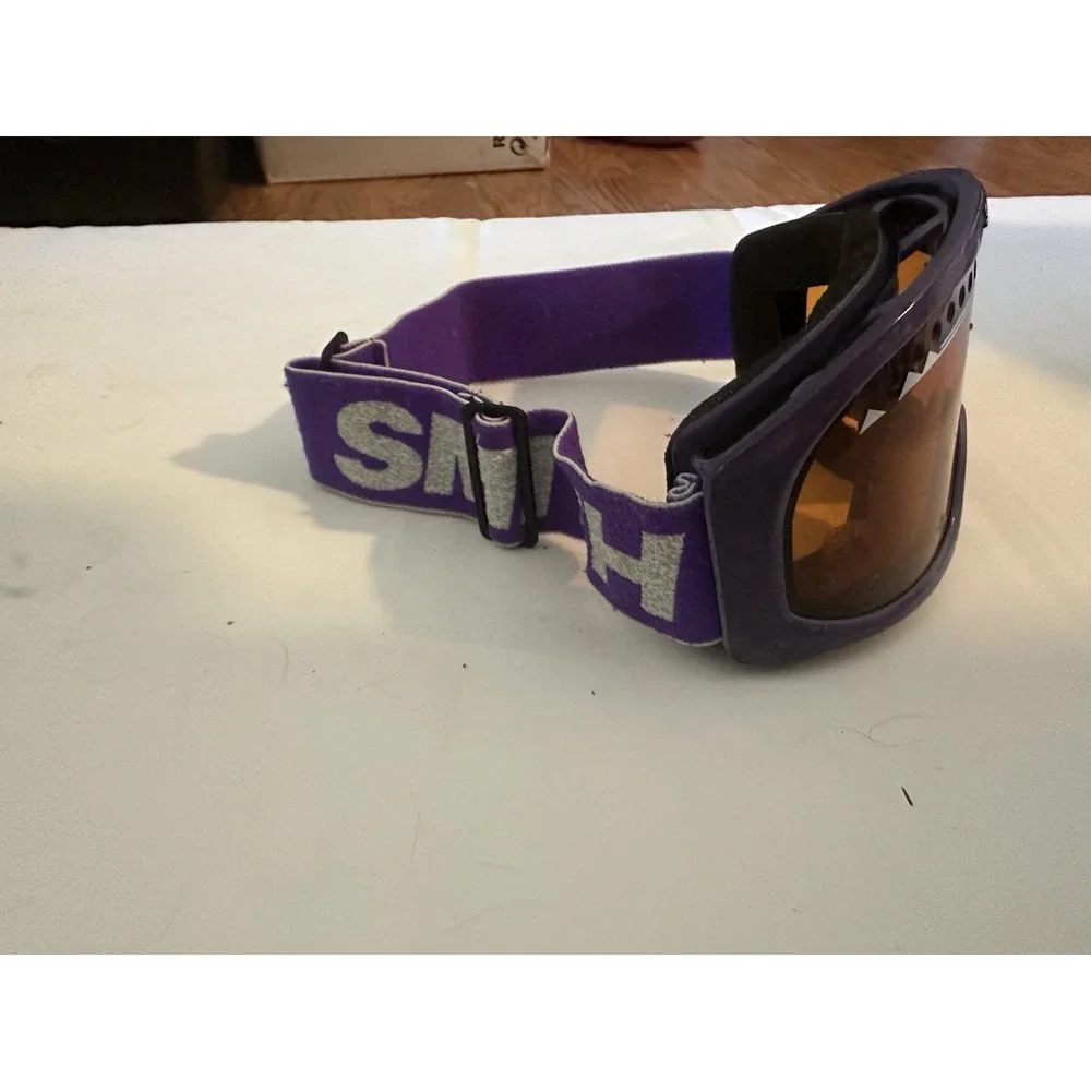 SMITH PMT Airflow Ski Goggles - Teardrop Shape - Foam Membrane - purple strap